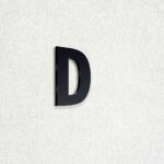 Γράμμα "D" από ακρυλικό πλαστικό πάχος 3mm, Μαύρο - Λευκό - Κόκκινο - Μπλέ, ύψος 74mm και 120mm