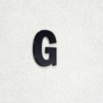 Γράμμα "G" από ακρυλικό πλαστικό πάχος 3mm, Μαύρο - Λευκό - Κόκκινο - Μπλέ, ύψος 74mm και 120mm