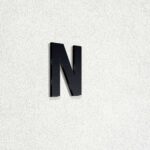 Γράμμα "N" από ακρυλικό πλαστικό πάχος 3mm, Μαύρο - Λευκό - Κόκκινο - Μπλέ, ύψος 74mm και 120mm
