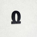 Γράμμα "Ω" από ακρυλικό πλαστικό πάχος 3mm, Μαύρο - Λευκό - Κόκκινο - Μπλέ, ύψος 74mm και 120mm
